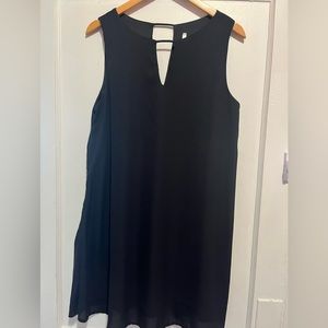 Mittoshop black dress with V-neckline